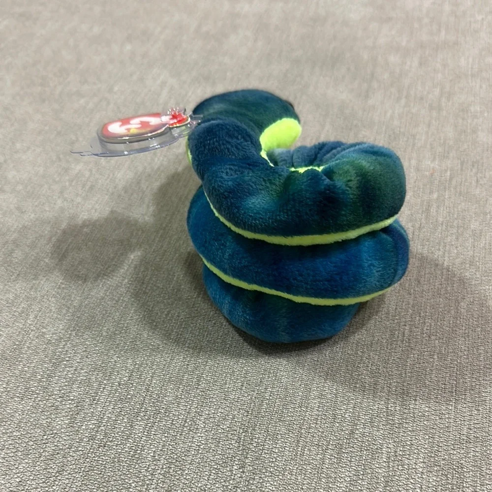 Ty Beanie Baby Hissy Plush Snake Toy in Blue and Green